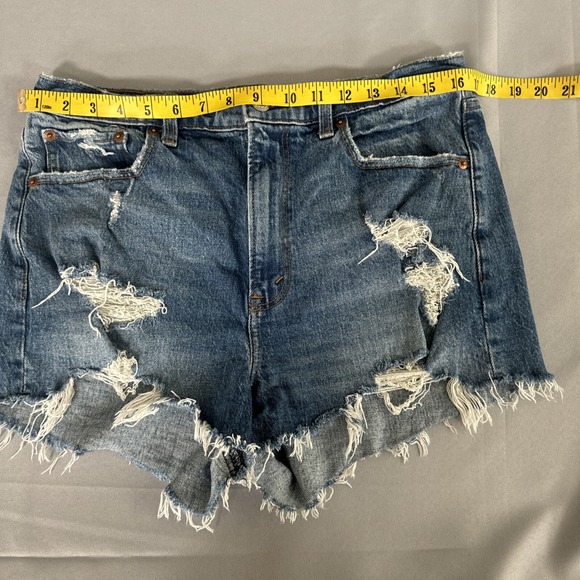 Abercrombie & Fitch Shorts Women's 30/10 The Mom Short High Rise Distressed - Picture 9 of 13